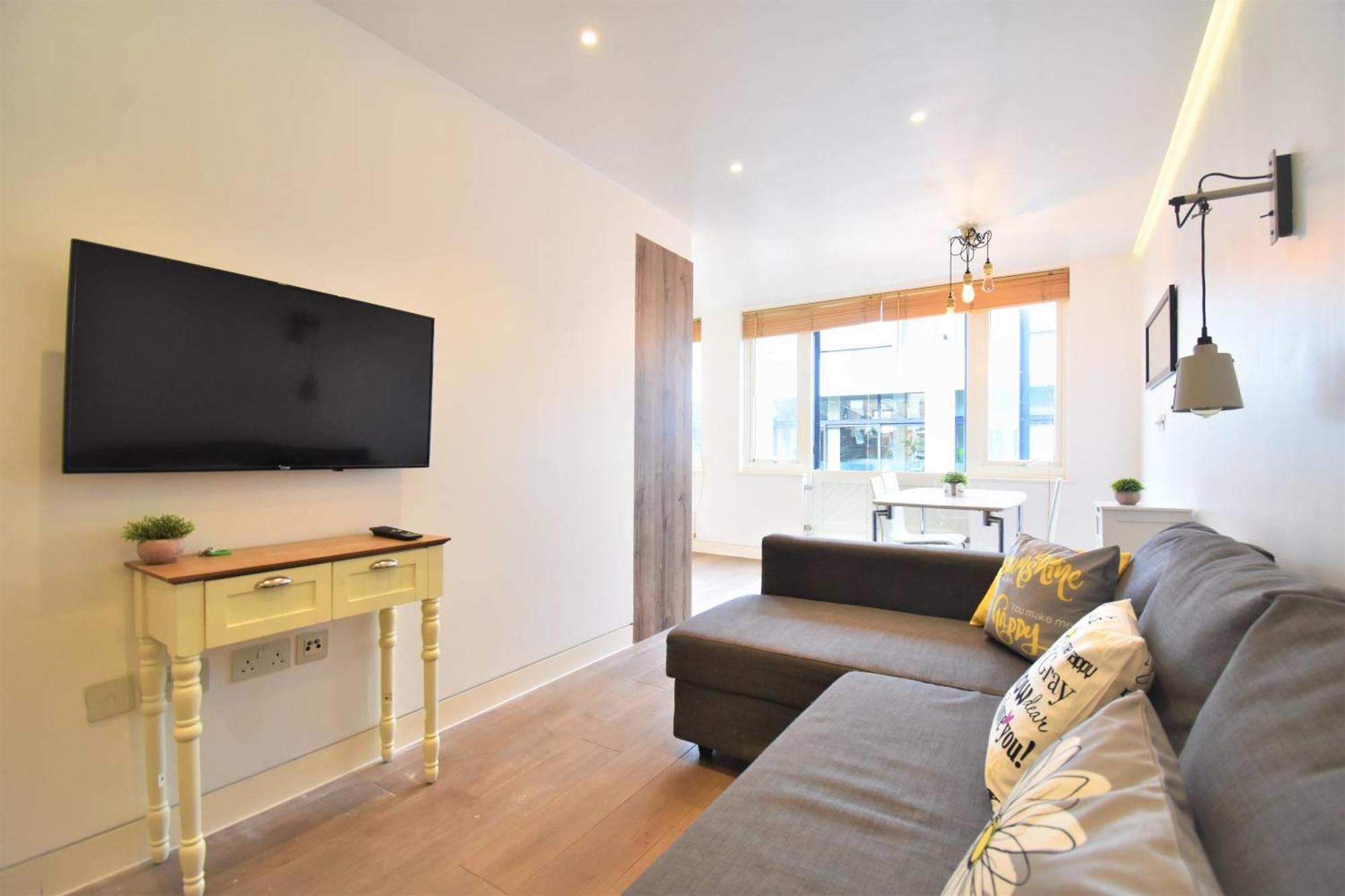 Superb Apartment, Shirland Mews * Londra